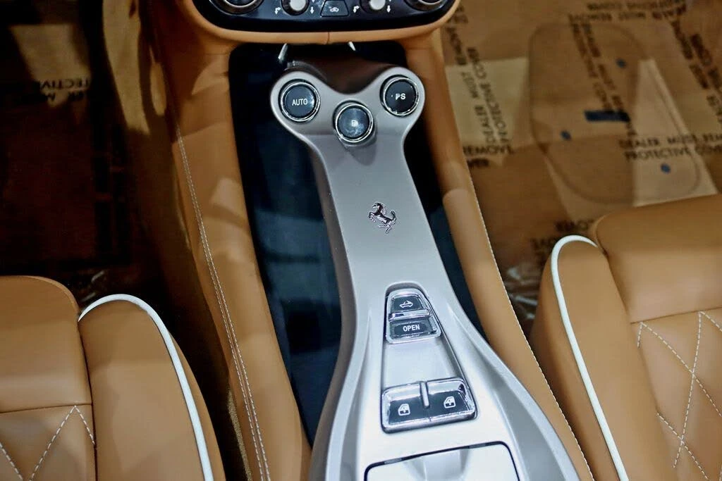 2011 Ferrari California - Image 25 of 31