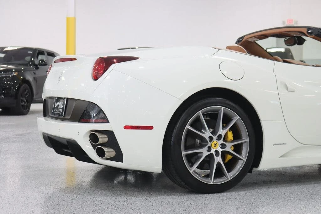 2011 Ferrari California - Image 12 of 31