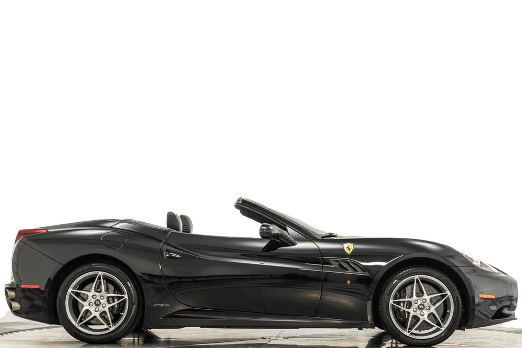 2011 Ferrari California - Image 2 of 31