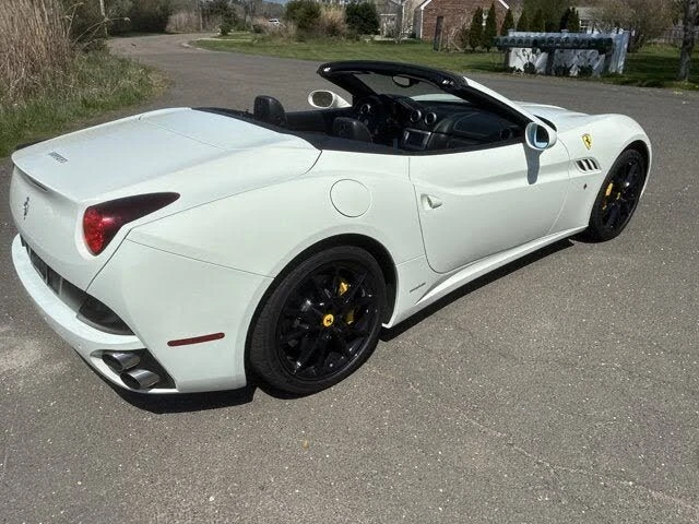 2011 Ferrari California - Image 11 of 31