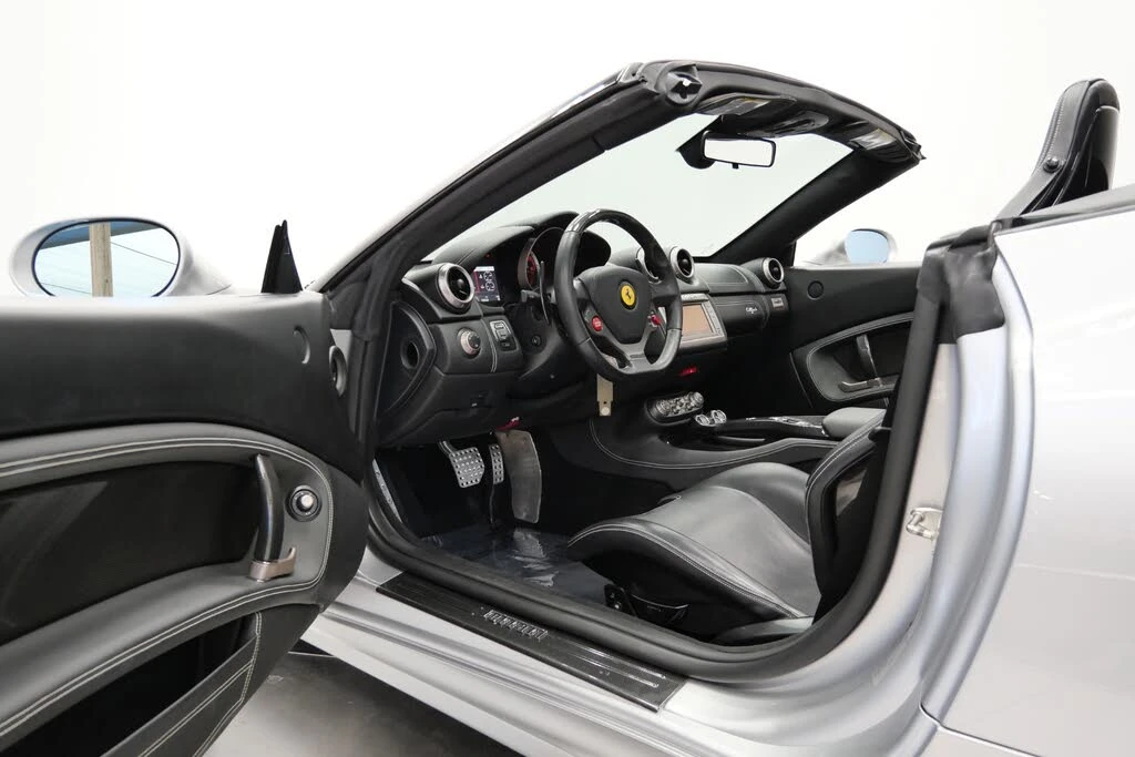 2011 Ferrari California - Image 23 of 31