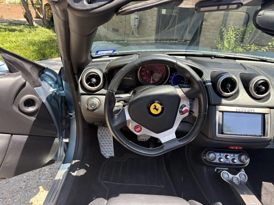 2011 Ferrari California - Image 8 of 12