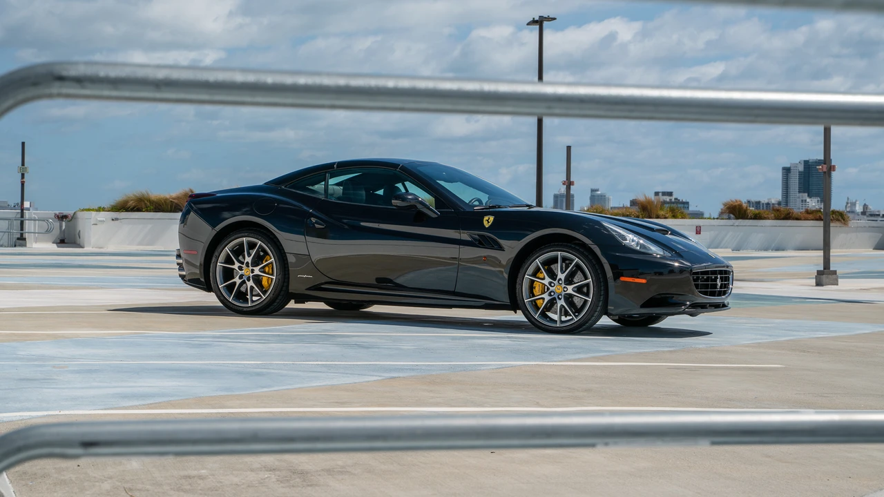 2011 Ferrari California - Image 2 of 31