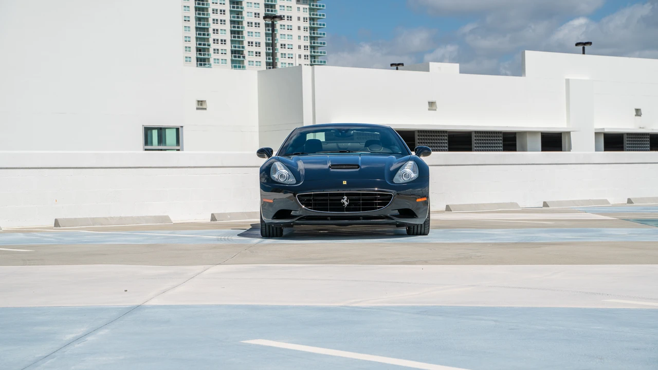 2011 Ferrari California - Image 10 of 31