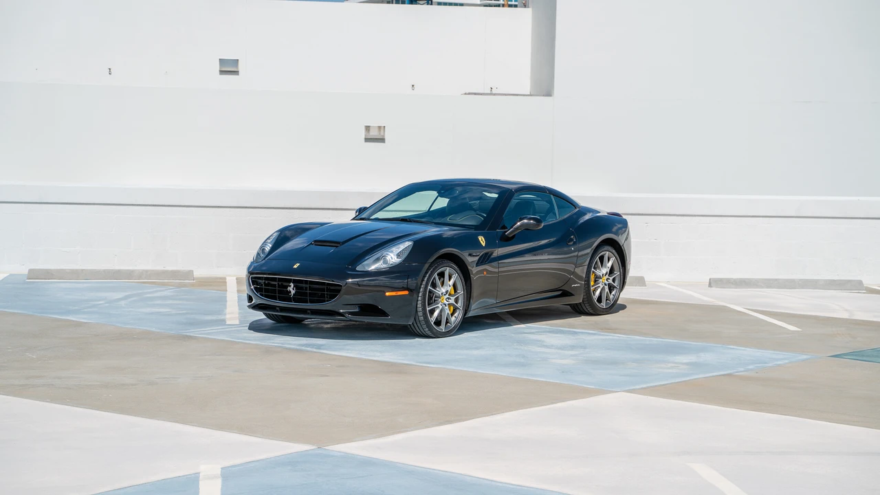 2011 Ferrari California - Image 13 of 31