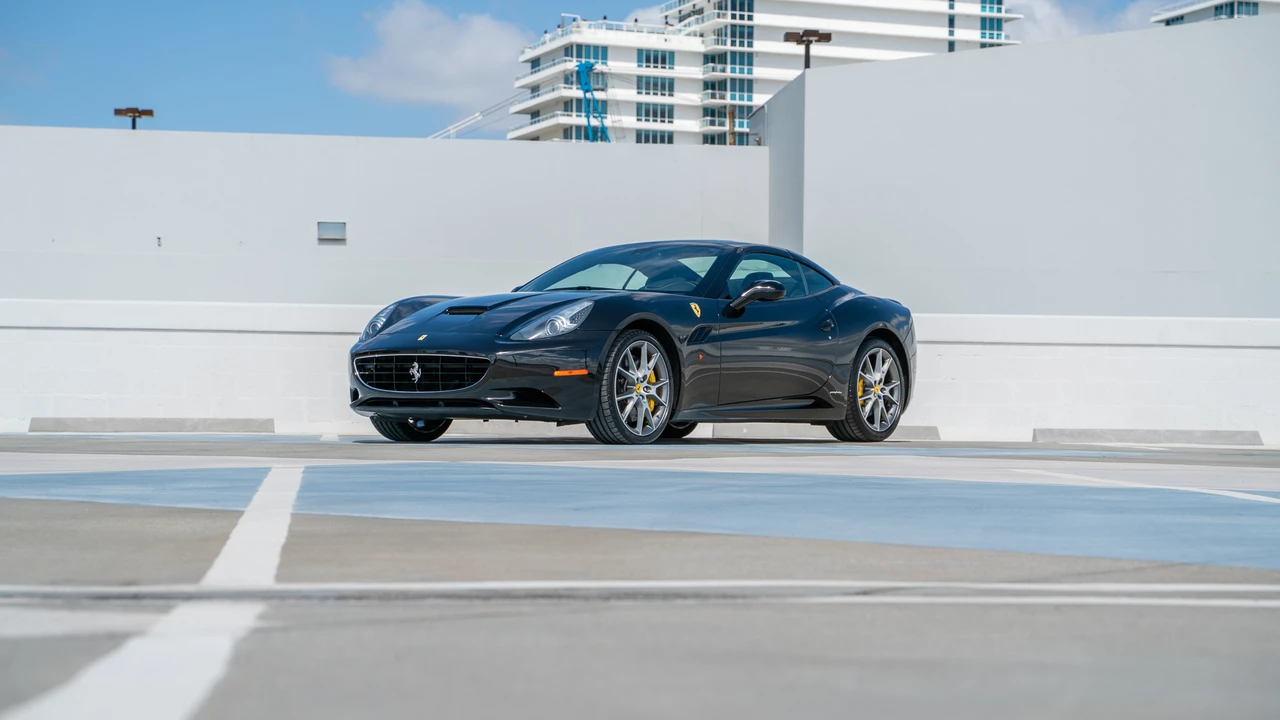 2011 Ferrari California - Image 16 of 31