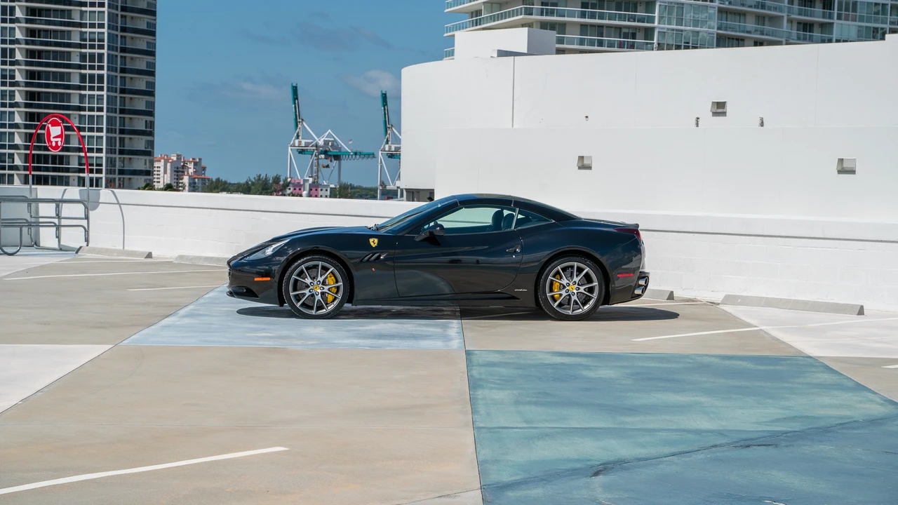 2011 Ferrari California - Image 23 of 31