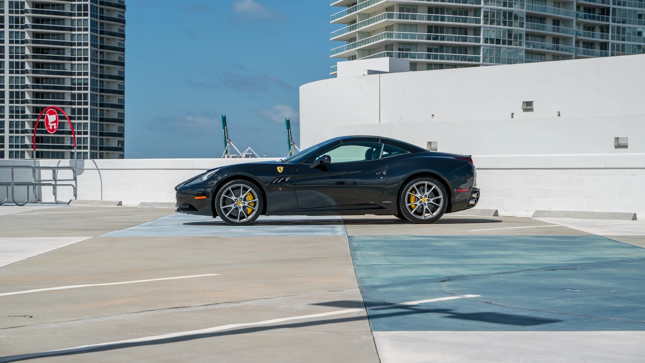2011 Ferrari California - Image 24 of 31