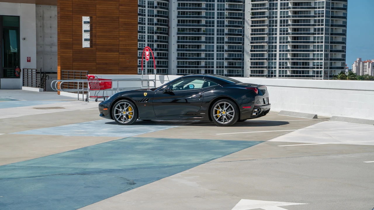 2011 Ferrari California - Image 26 of 31