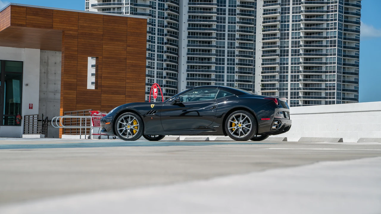 2011 Ferrari California - Image 29 of 31