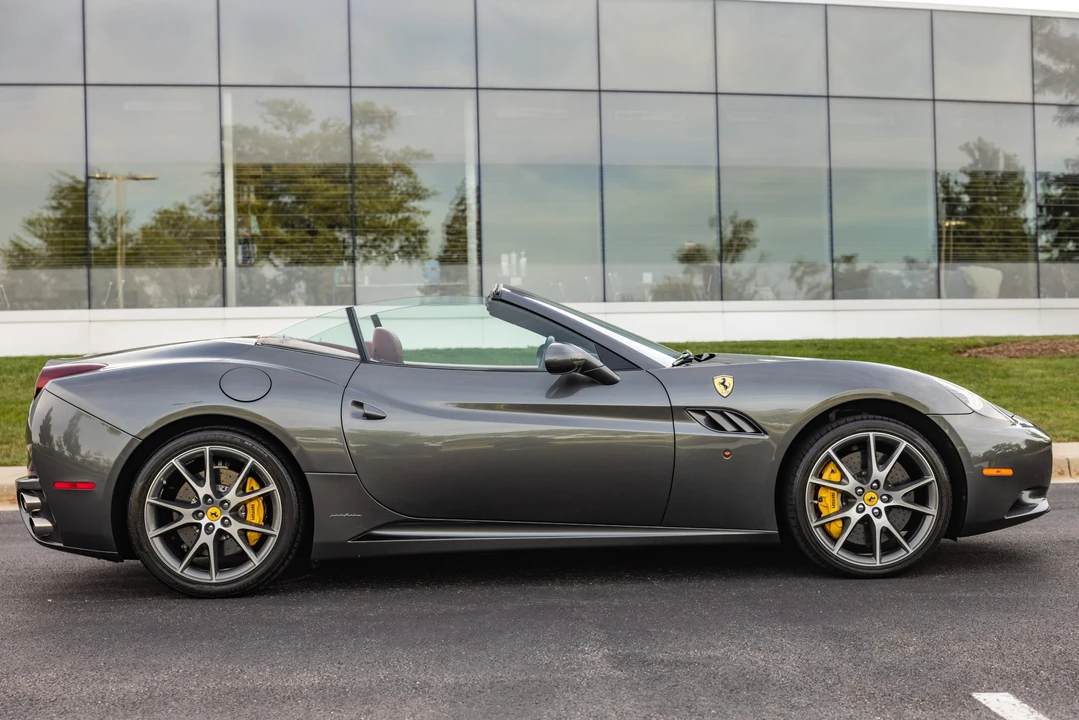 2011 Ferrari California - Image 8 of 31