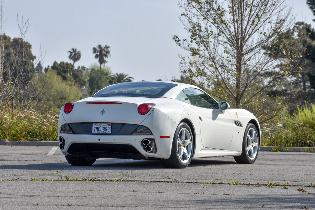 2011 Ferrari California - Image 14 of 31