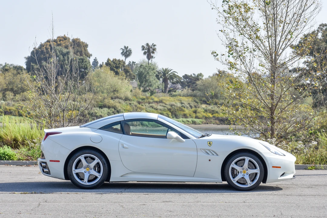 2011 Ferrari California - Image 16 of 31