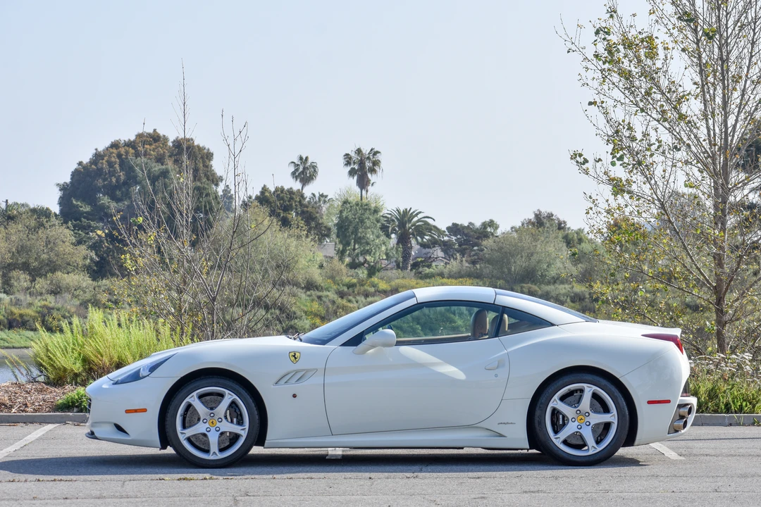 2011 Ferrari California - Image 8 of 31