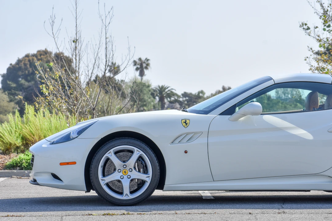 2011 Ferrari California - Image 17 of 31