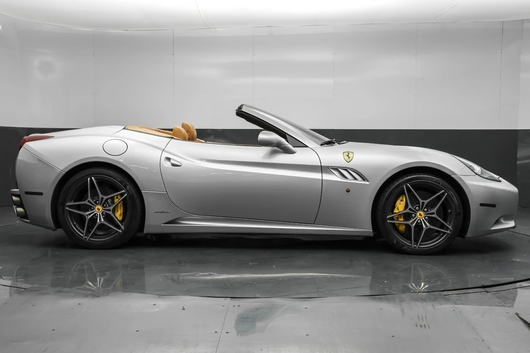2011 Ferrari California - Image 8 of 12