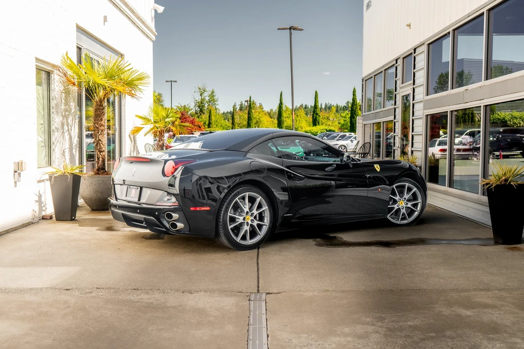 2011 Ferrari California - Image 7 of 31