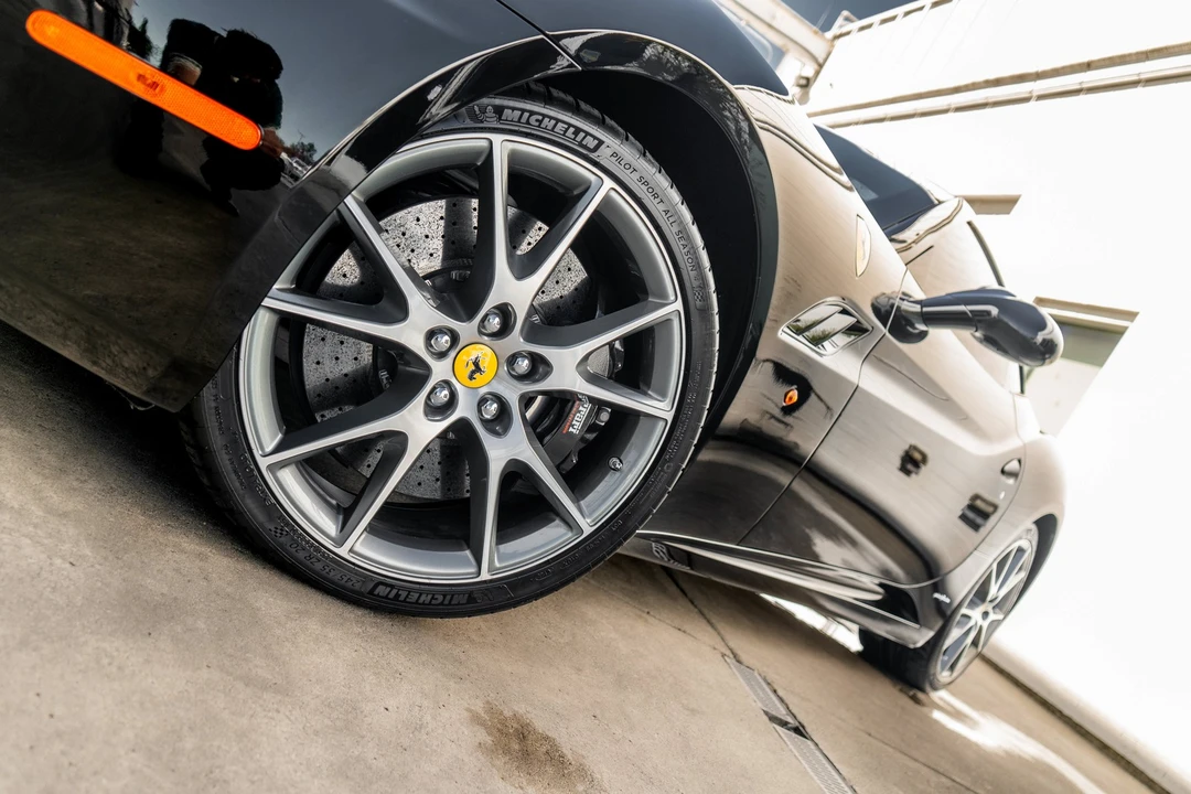 2011 Ferrari California - Image 3 of 31