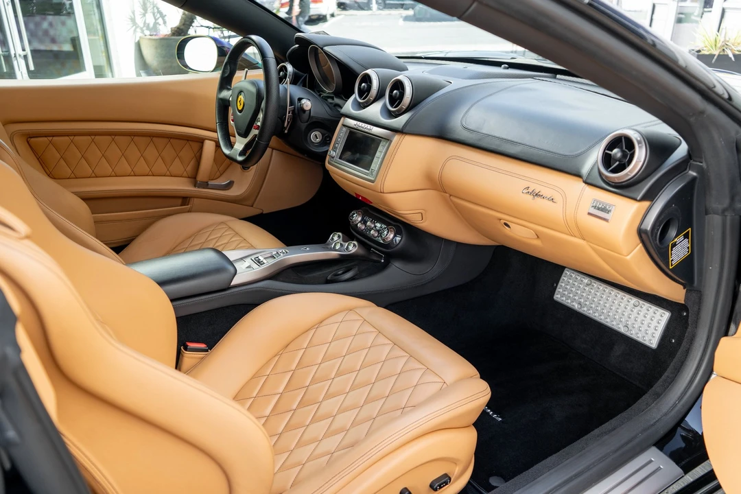 2011 Ferrari California - Image 25 of 31