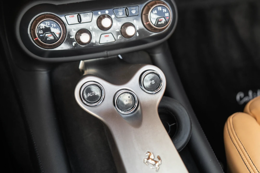 2011 Ferrari California - Image 22 of 31