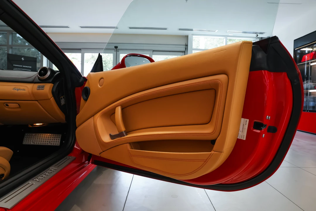 2011 Ferrari California - Image 30 of 31