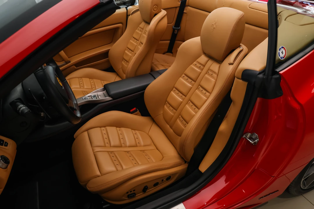 2011 Ferrari California - Image 11 of 31