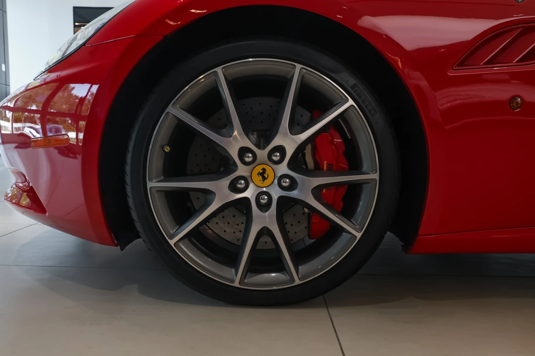 2011 Ferrari California - Image 12 of 31