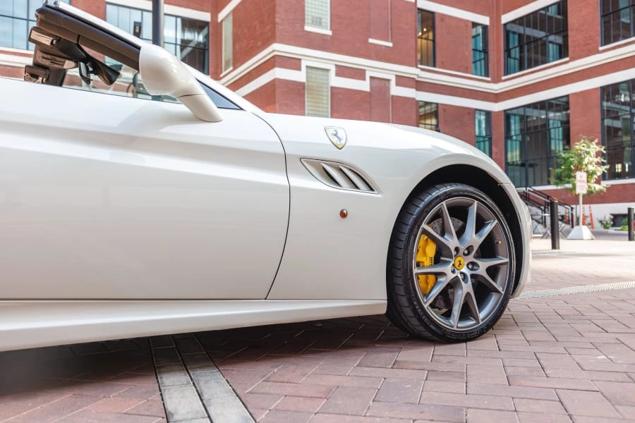 2011 Ferrari California - Image 30 of 31