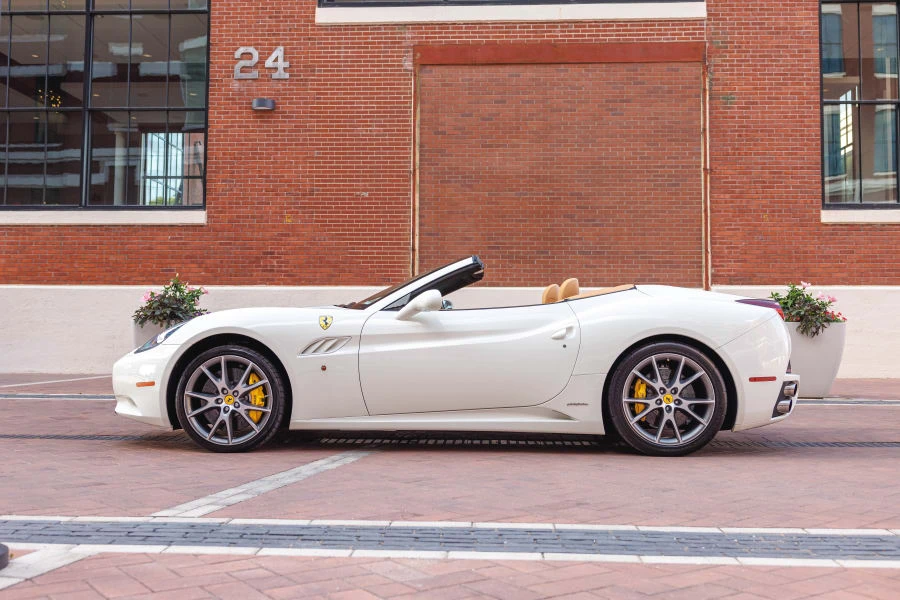 2011 Ferrari California - Image 2 of 31