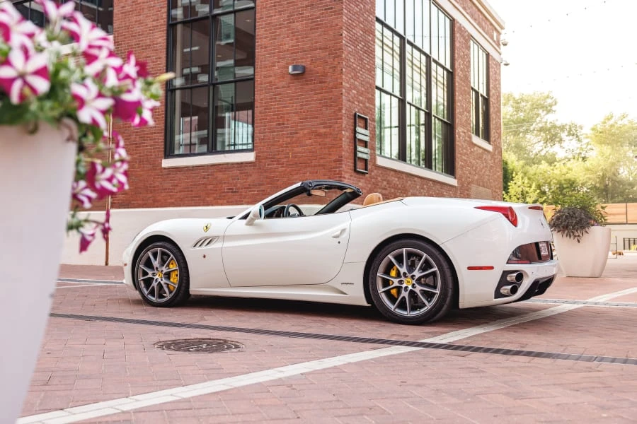 2011 Ferrari California - Image 13 of 31