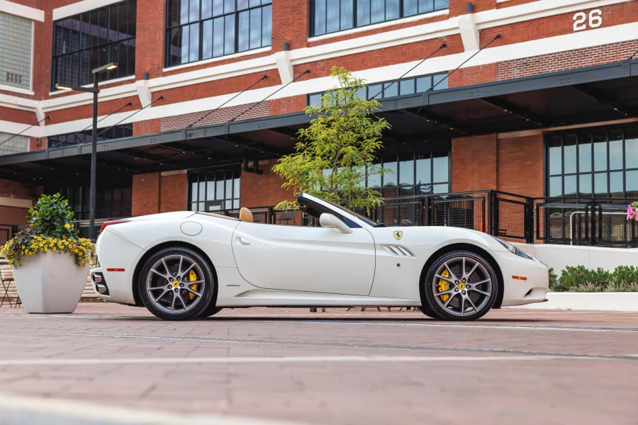 2011 Ferrari California - Image 12 of 31