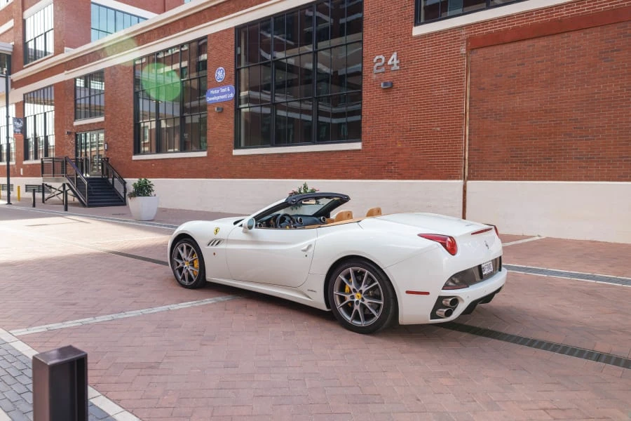 2011 Ferrari California - Image 15 of 31