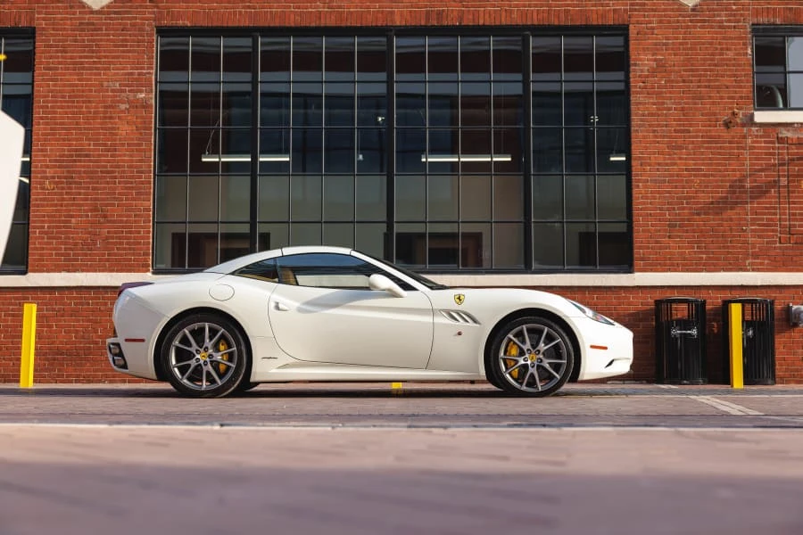 2011 Ferrari California - Image 14 of 31