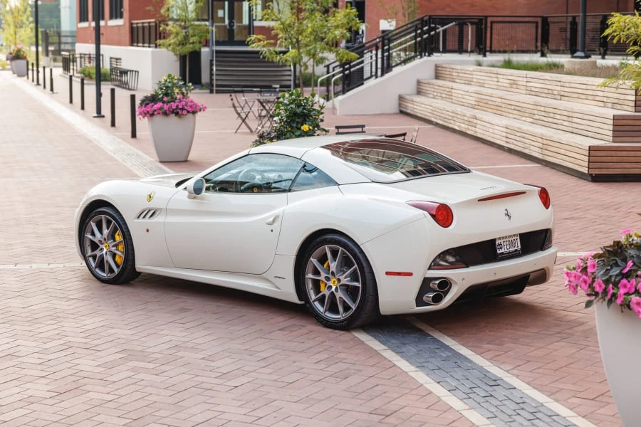 2011 Ferrari California - Image 3 of 31