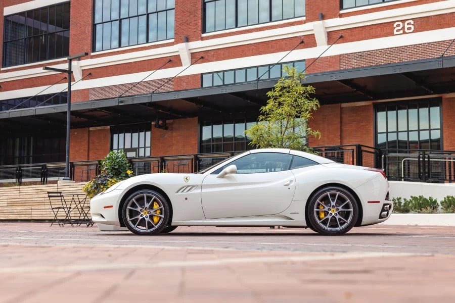 2011 Ferrari California - Image 11 of 31