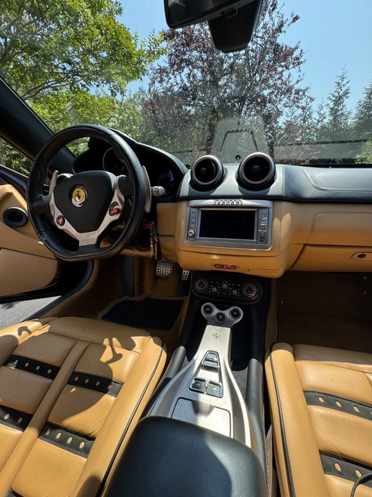 2011 Ferrari California - Image 24 of 31