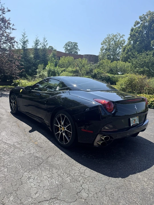 2011 Ferrari California - Image 11 of 31