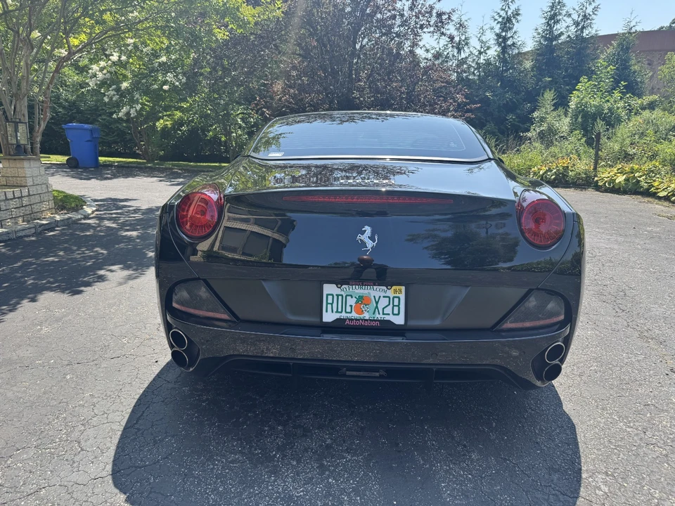 2011 Ferrari California - Image 14 of 31