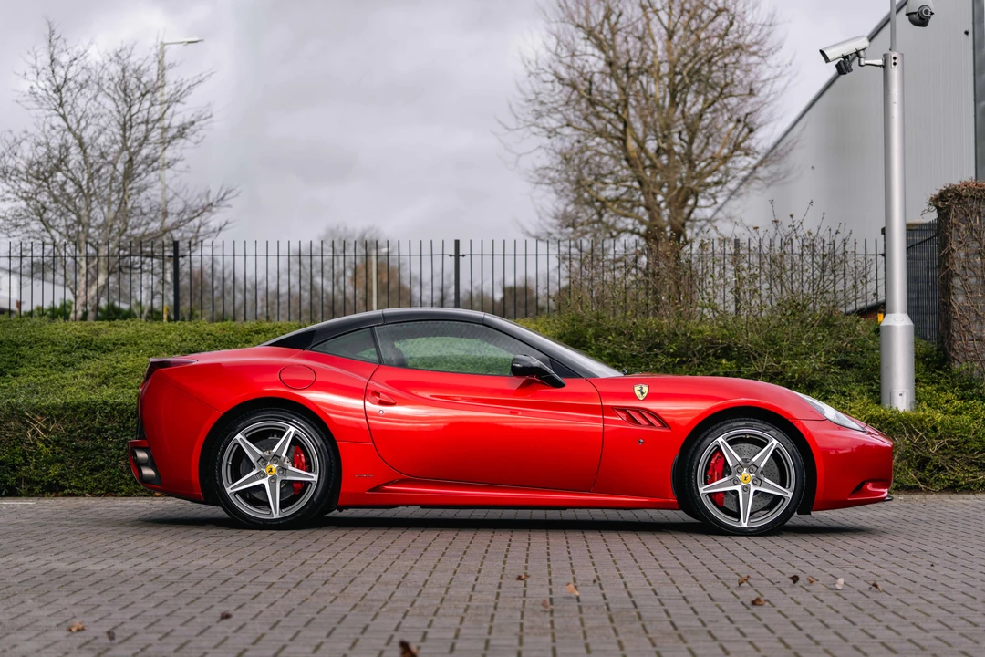 2011 Ferrari California - Image 16 of 31