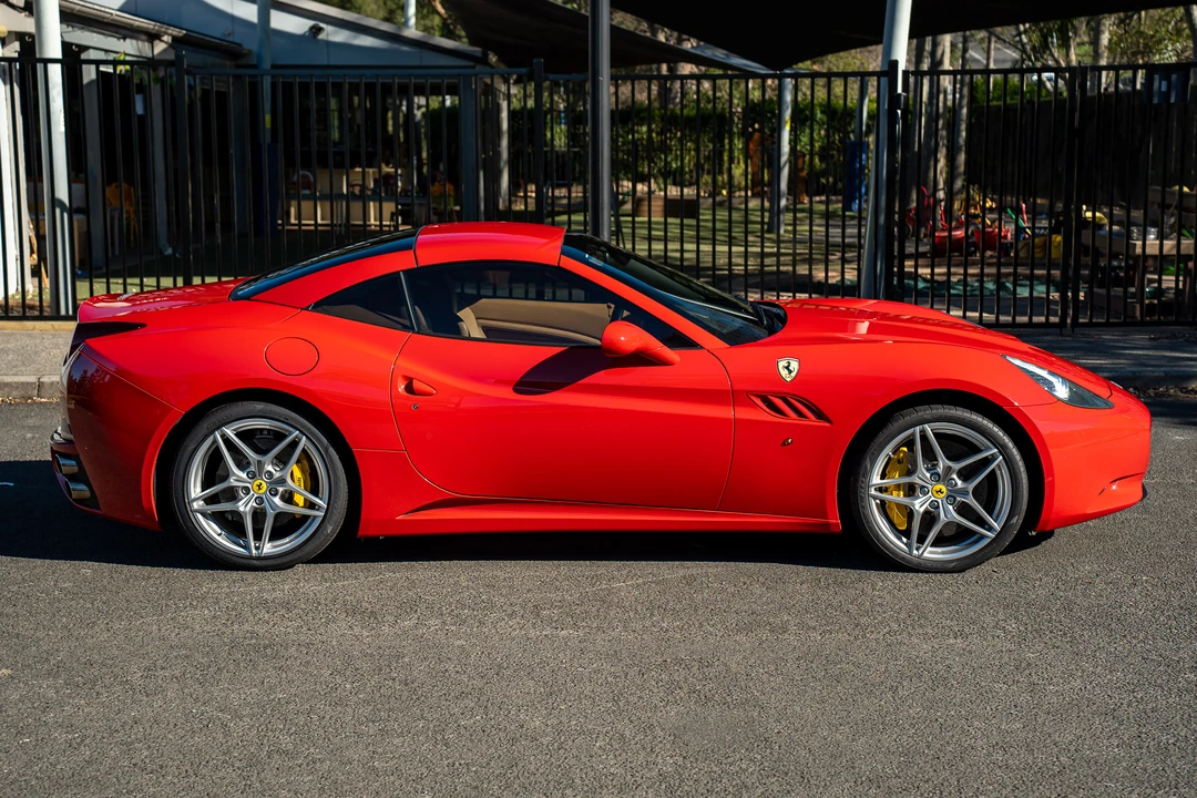 2011 Ferrari California - Image 19 of 31