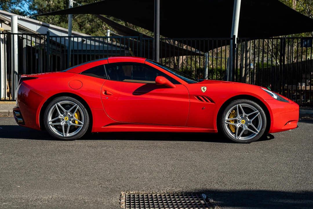 2011 Ferrari California - Image 11 of 31