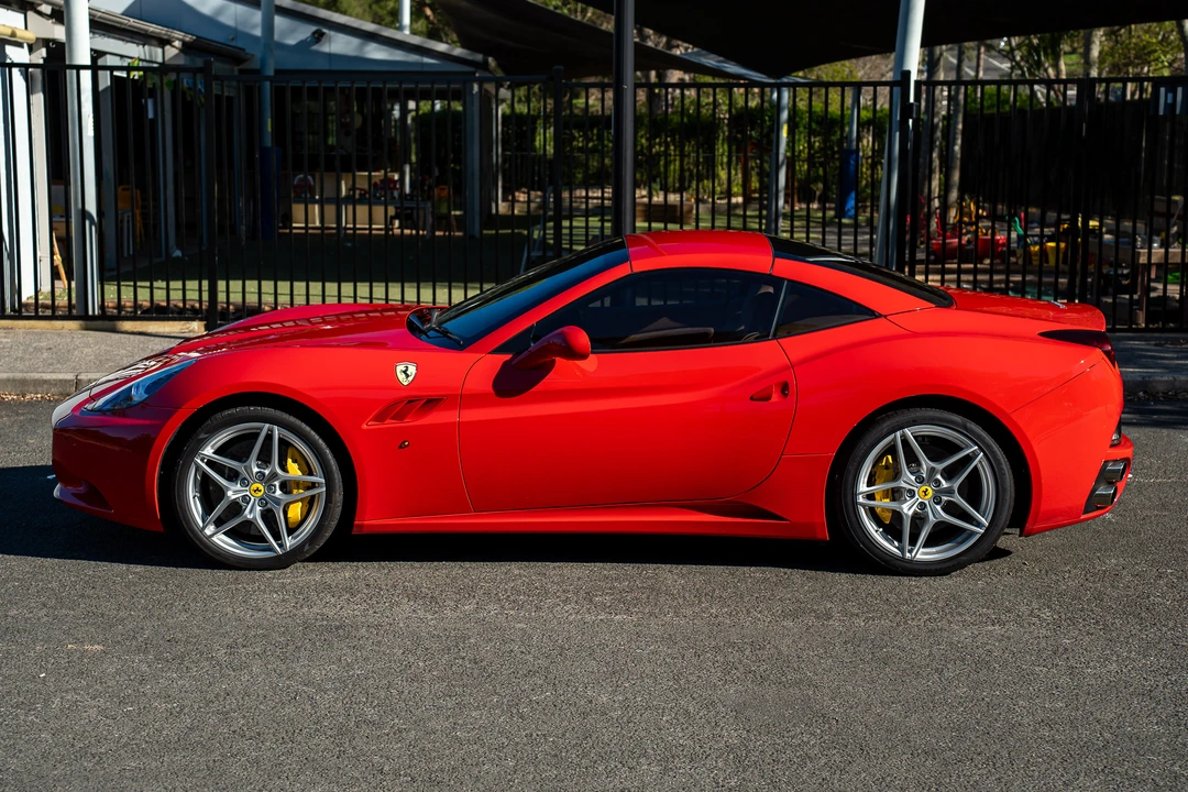 2011 Ferrari California - Image 23 of 31