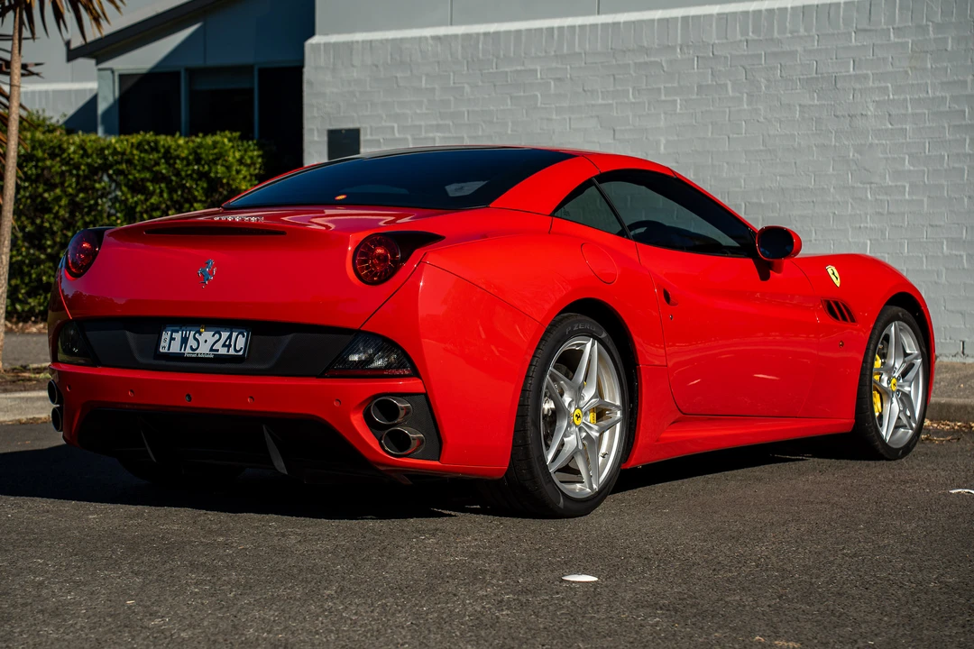 2011 Ferrari California - Image 12 of 31