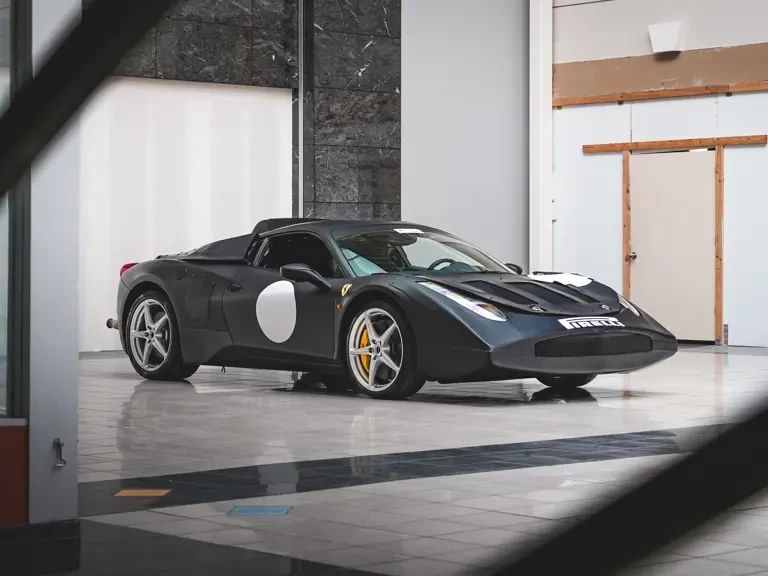 2011 Ferrari LaFerrari - Image 2 of 31
