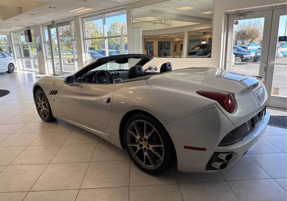 2011 Ferrari California - Image 10 of 17