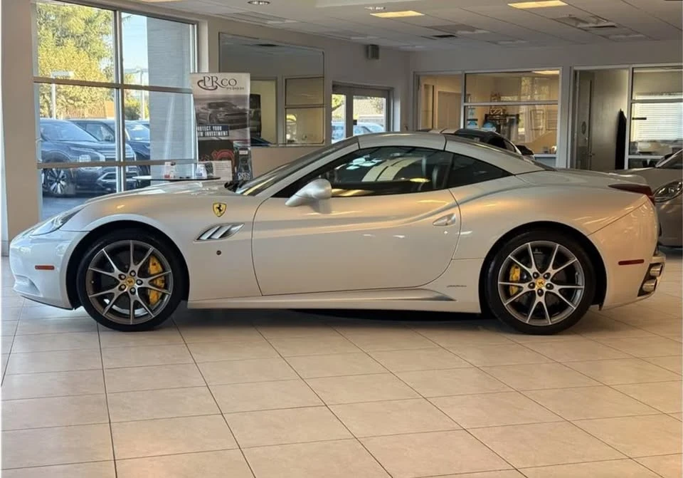 2011 Ferrari California - Image 8 of 17