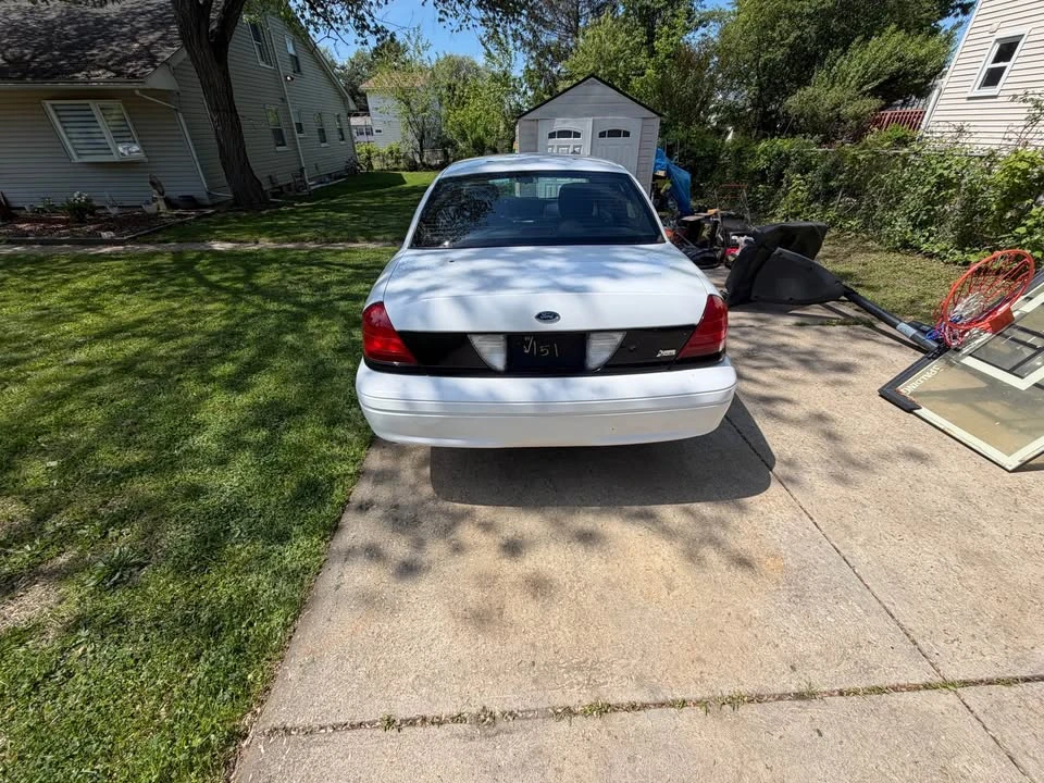 2011 Ford Crown Victoria - Image 2 of 6