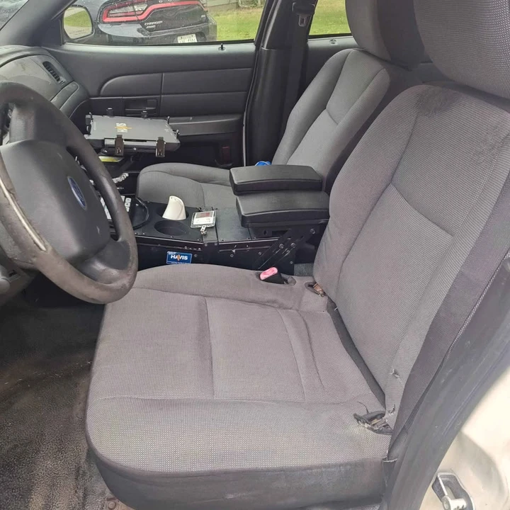 2011 Ford Crown Victoria - Image 6 of 11