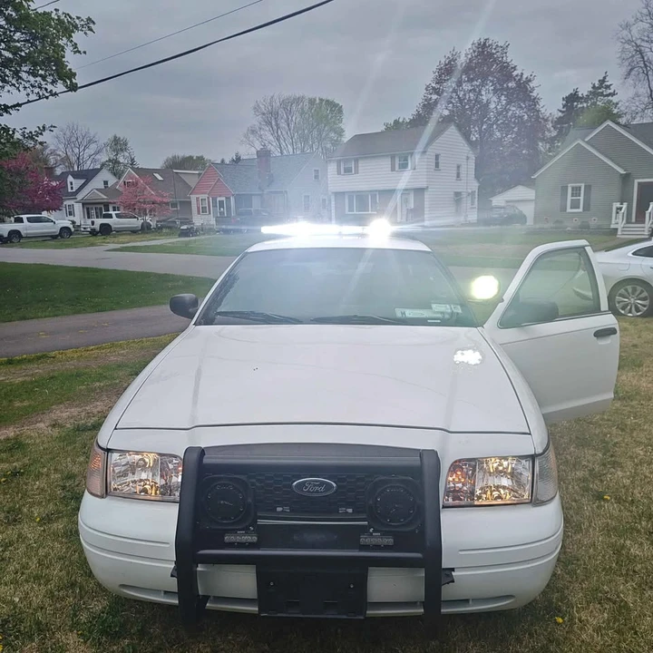 2011 Ford Crown Victoria - Image 4 of 11