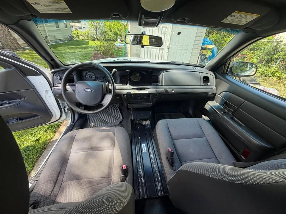 2011 Ford Crown Victoria - Image 6 of 6